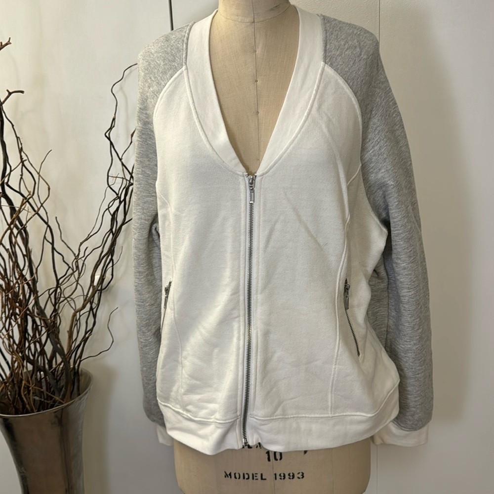 Lane Bryant long sleeve zip up sweater with zipper pockets